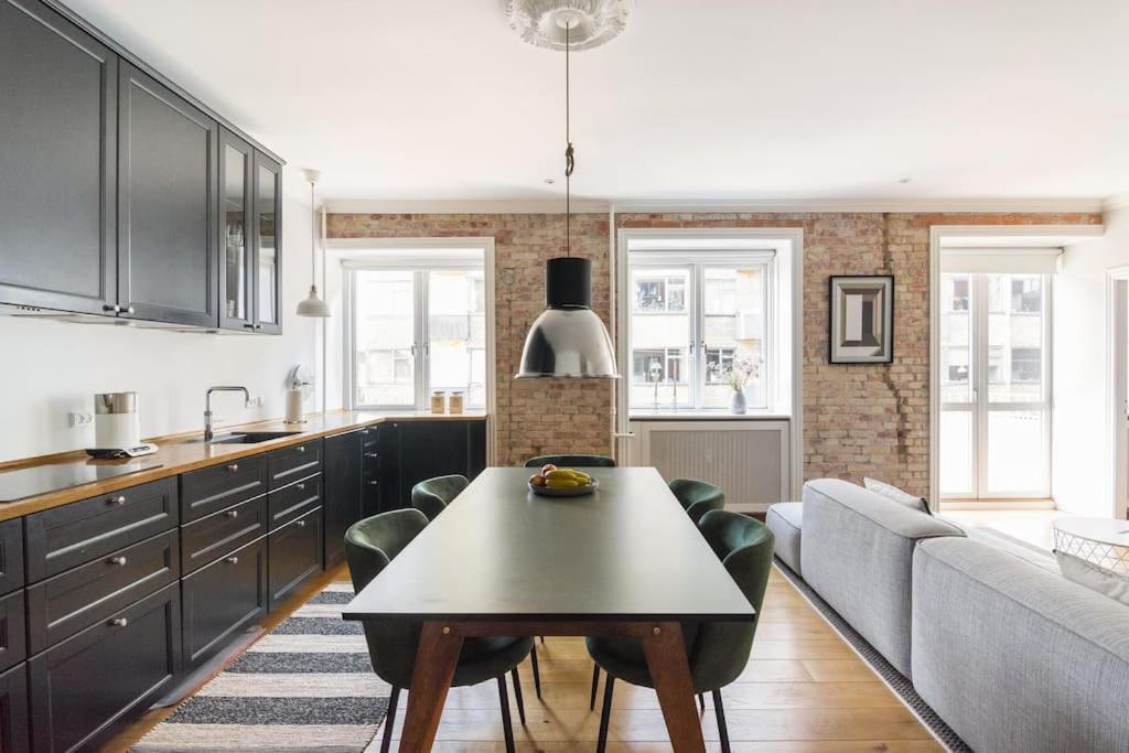 Cozy Apartment In Christianshavn W Two Balconies. 哥本哈根 外观 照片