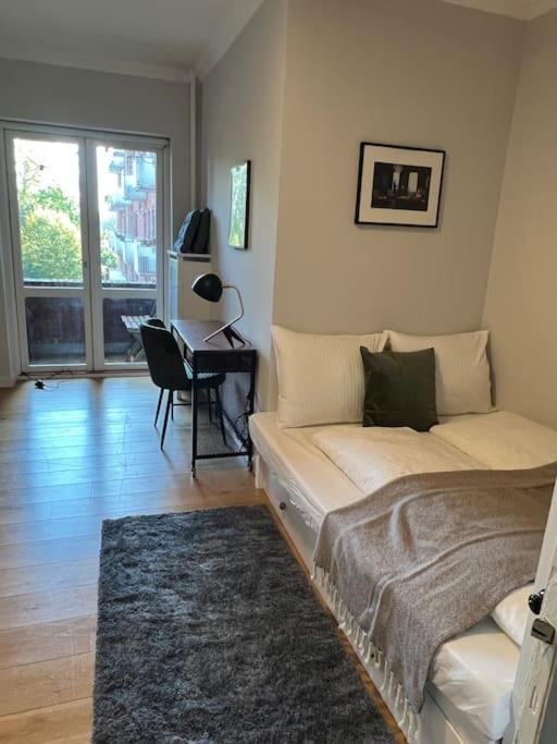 Cozy Apartment In Christianshavn W Two Balconies. 哥本哈根 外观 照片